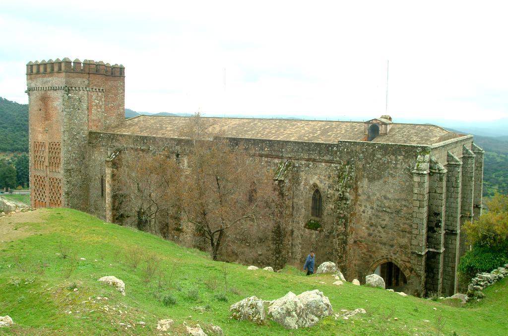 Hospederia Reina De Los Angeles Aracena Exterior photo